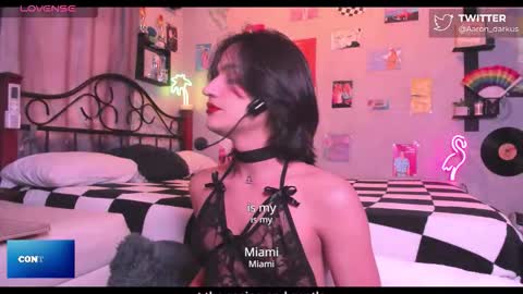 Snapshot of aaron_darkus chatting on 11.20.25 Aaron online show from 11.20.25