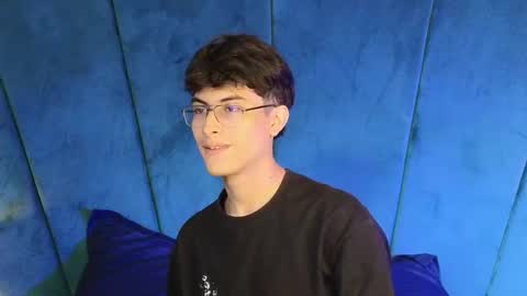 Aaron Ezequiel online show from 10.10.25