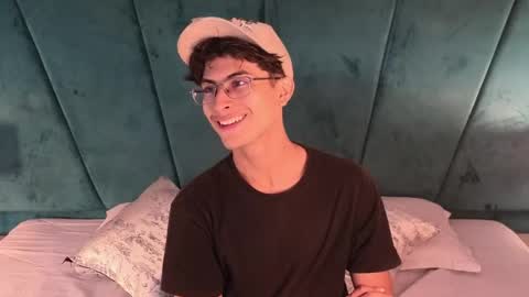 Aaron Ezequiel online show from 04.21.26