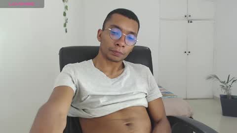 Snapshot of aaronblack1_ chatting on 01.22.25 Heyy my name is Aaron online show from 01.22.25