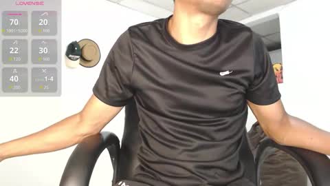 Snapshot of aaronblack1_ chatting on 09.30.25 Heyy my name is Aaron online show from 09.30.25