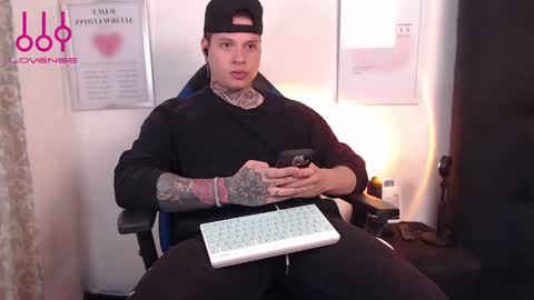 Snapshot of aaronsmith2_ chatting on 12.05.24 aaronsmith2_ online show from 12.05.24