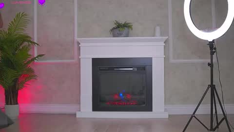 Snapshot of abbela_white chatting on 11.17.25 Alexa online show from 11.17.25