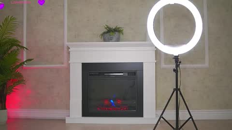 Snapshot of abbela_white chatting on 11.18.25 Alexa online show from 11.18.25