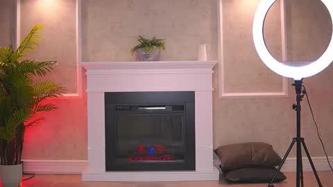 Snapshot of abbela_white chatting on 11.22.25 Alexa online show from 11.22.25