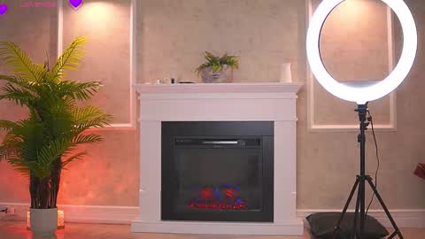 Snapshot of abbela_white chatting on 11.25.25 Alexa online show from 11.25.25