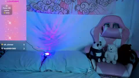 Snapshot of abbie_senjen chatting on 05.18.26 April online show from 05.18.26