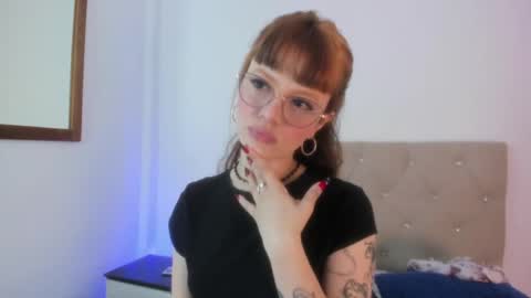 Snapshot of abby_jones2 chatting on 11.11.25 abby jones online show from 11.11.25