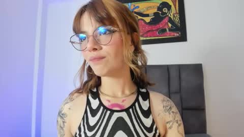 Snapshot of abby_jones2 chatting on 12.05.25 abby jones online show from 12.05.25