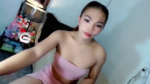 Snapshot of abby_luxpinay chatting on 10.28.25 abby_luxpinay online show from 10.28.25
