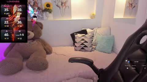 Snapshot of abby_mae_ chatting on 11.14.25 Abby online show from 11.14.25