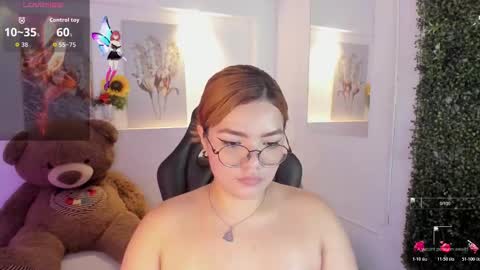 Snapshot of abby_mae_ chatting on 11.26.25 Abby online show from 11.26.25