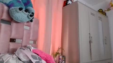 Snapshot of abby_moss_2 chatting on 10.30.25 abby_moss_2 online show from 10.30.25