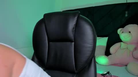 Abby Roux online show from 09.10.25