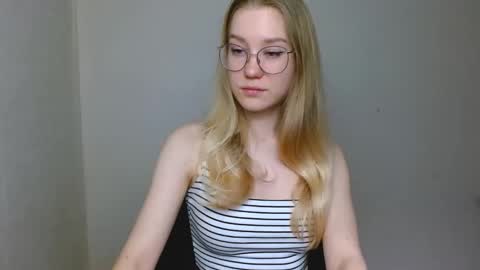 Abby Lovense is active online show from 12.20.25