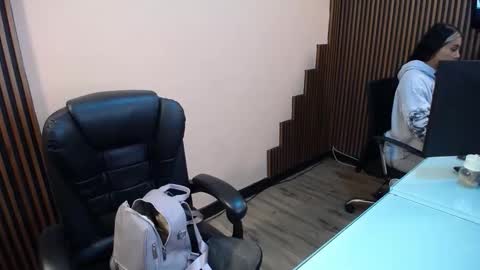 Abby Stones online show from 12.18.25