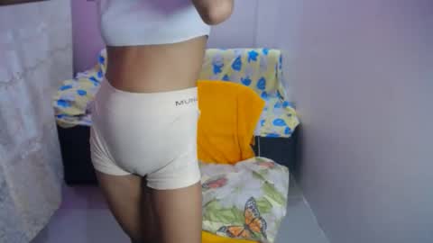 abbywinter18 online show from 09.30.25