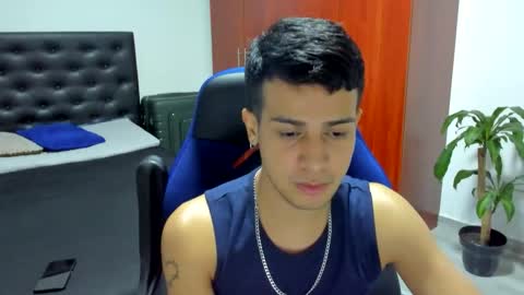 Independence model AbelAsburgo online show from 10.26.25