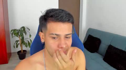 Independence model AbelAsburgo online show from 11.26.25