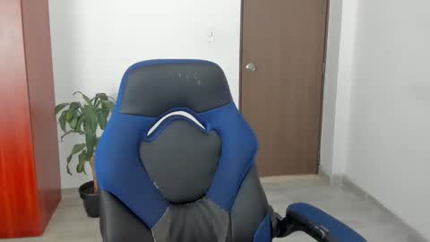 Independence model AbelAsburgo online show from 01.11.26