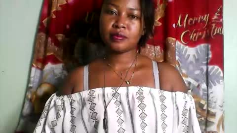 Snapshot of abella677022 chatting on 04.28.26 abella677022 online show from 04.28.26