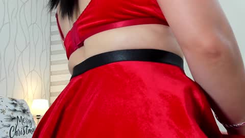 Snapshot of abellaskins chatting on 12.26.24 Sophia online show from 12.26.24