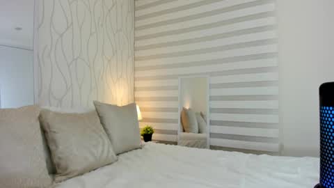 Snapshot of abellaskins chatting on 03.09.25 Sophia online show from 03.09.25