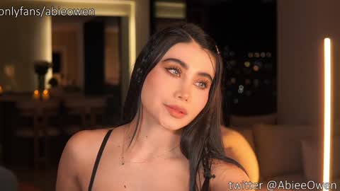 abie_owen online show from 11.22.25