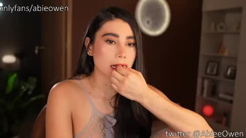 abie_owen online show from 05.12.26