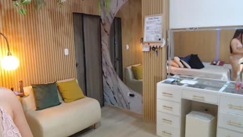 abigailowensss online show from 10.18.25