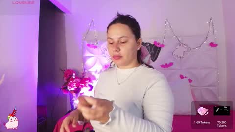 Snapshot of abril1_gh chatting on 10.12.25 Abril online show from 10.12.25