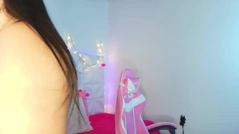 Snapshot of abril1_gh chatting on 10.17.25 Abril online show from 10.17.25