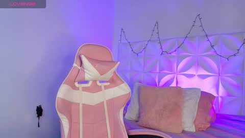 Abril  online show from 11.05.25