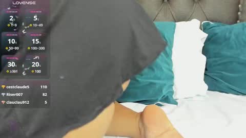 Snapshot of abril_71 chatting on 02.25.25 Abril online show from 02.25.25