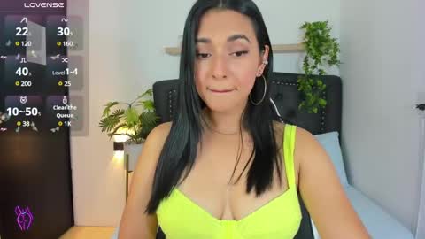 Snapshot of abril_71 chatting on 03.08.25 Abril online show from 03.08.25