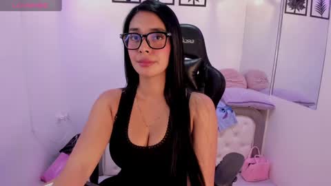 Abril  online show from 09.15.25