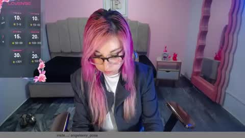 abril_ch_ online show from 10.28.25