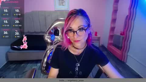 abril_ch_ online show from 10.30.25