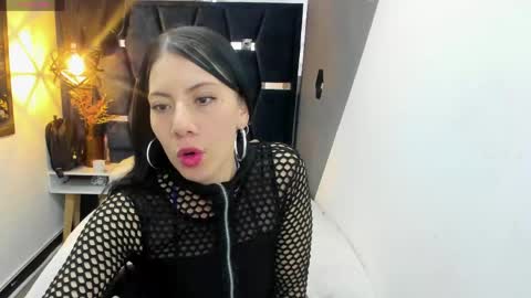 Abril Fox online show from 04.17.26