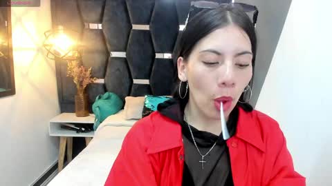 Abril Fox online show from 05.19.26