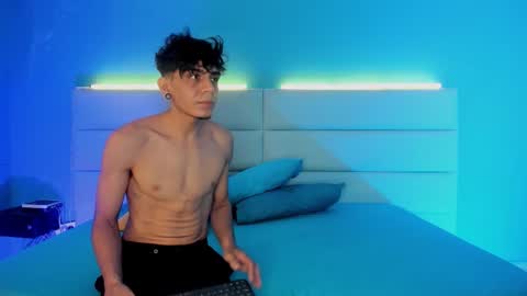 Abril and Julian online show from 03.03.26