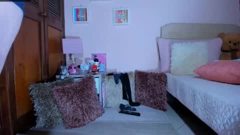 Abril online show from 11.17.25