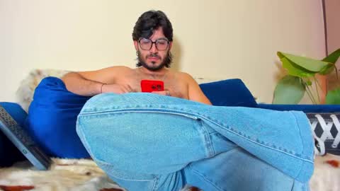 Snapshot of ackerman_eren_ chatting on 02.05.25 R. online show from 02.05.25