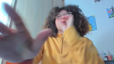 Snapshot of ada_gales_ chatting on 09.25.25 Isa online show from 09.25.25