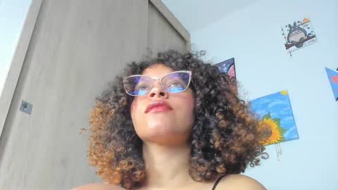 Snapshot of ada_gales_ chatting on 09.26.25 Isa online show from 09.26.25