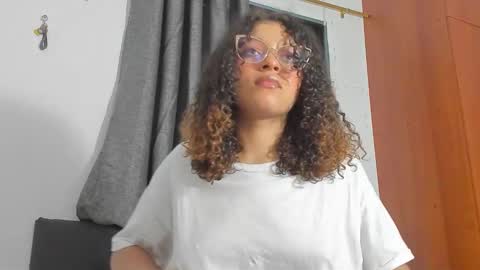 Snapshot of ada_gales_ chatting on 11.21.25 Isa online show from 11.21.25