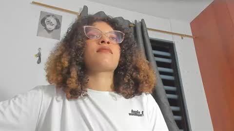 Snapshot of ada_gales_ chatting on 11.27.25 Isa online show from 11.27.25