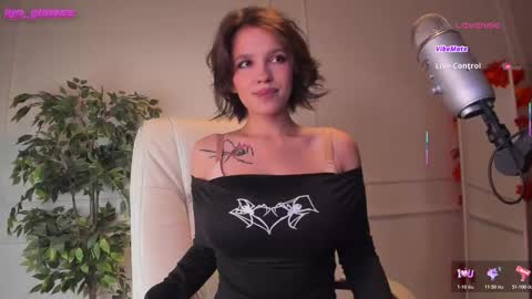 Snapshot of adalyn_glow chatting on 11.01.25 Adalyn online show from 11.01.25