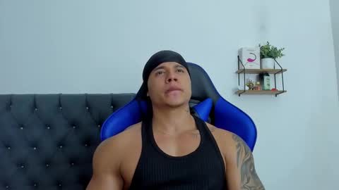 Snapshot of adam_boss chatting on 11.25.25 adam boss online show from 11.25.25