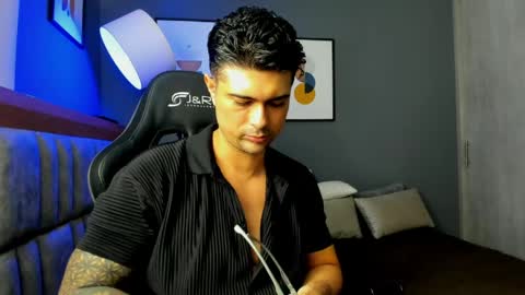 Snapshot of adam_clarke chatting on 05.11.26 adam clarke online show from 05.11.26